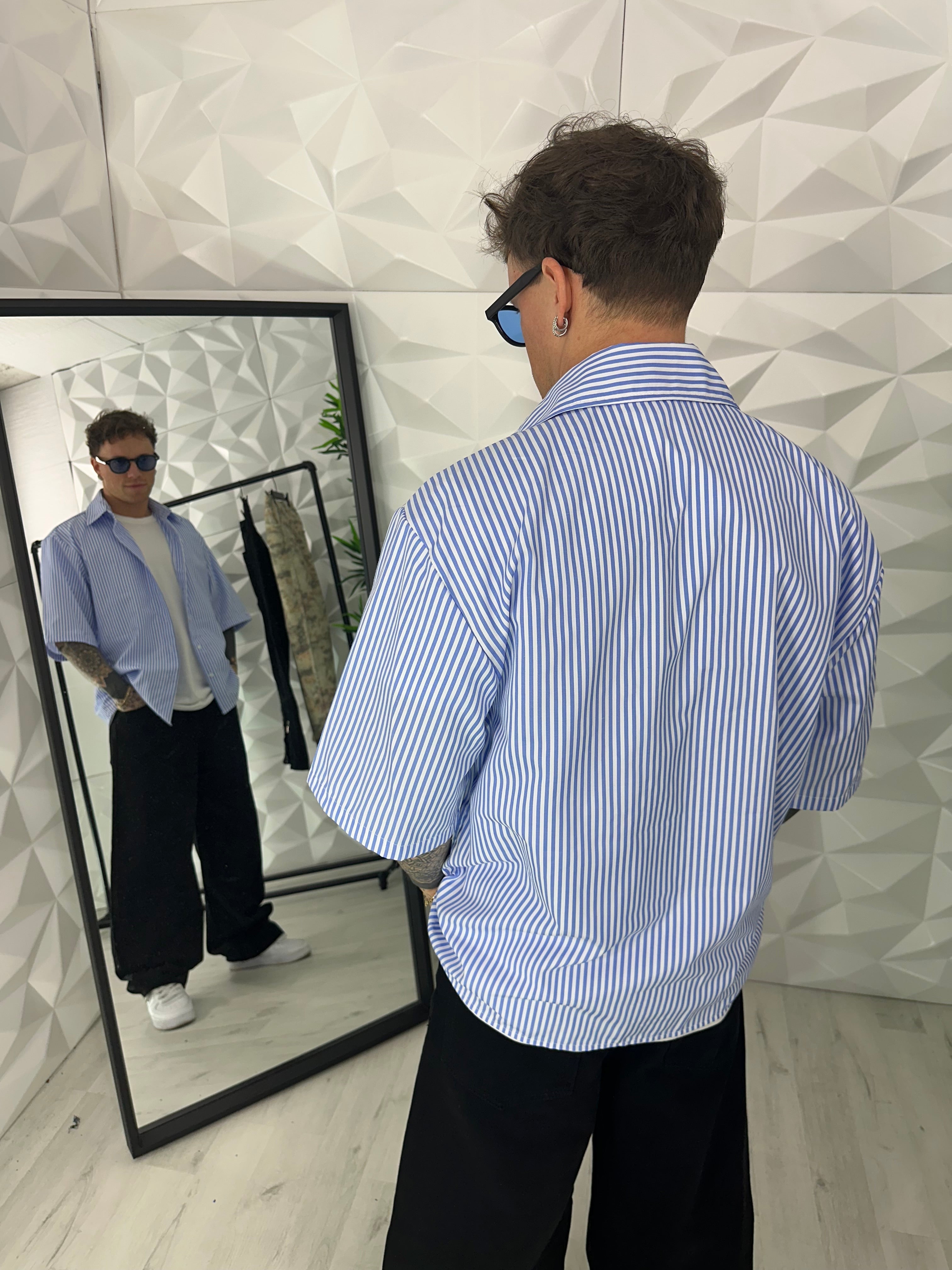 Camicia a righe in popeline con vestibilità comoda